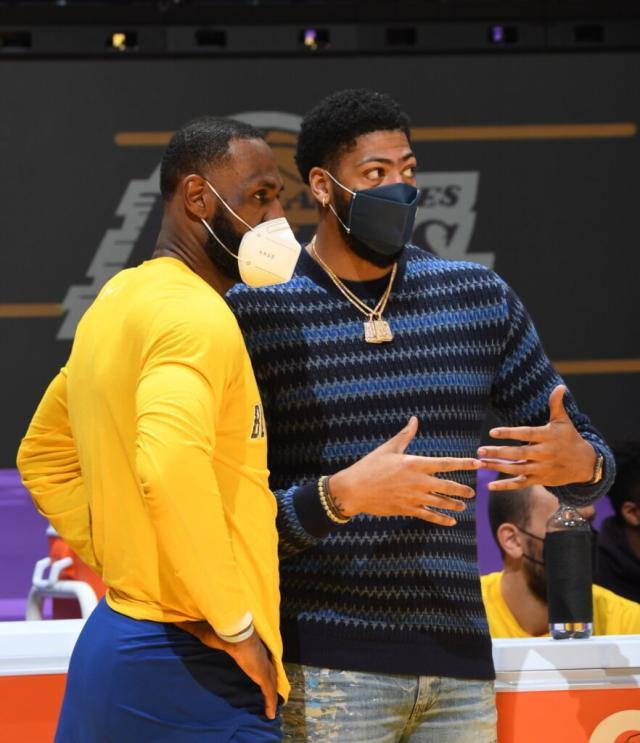 1614327637351082061.jpg GettyImages-1231250049-scaled-e1614311690927-882x1024.jpg